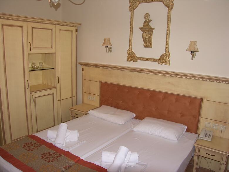 Parthenon Art Hotel