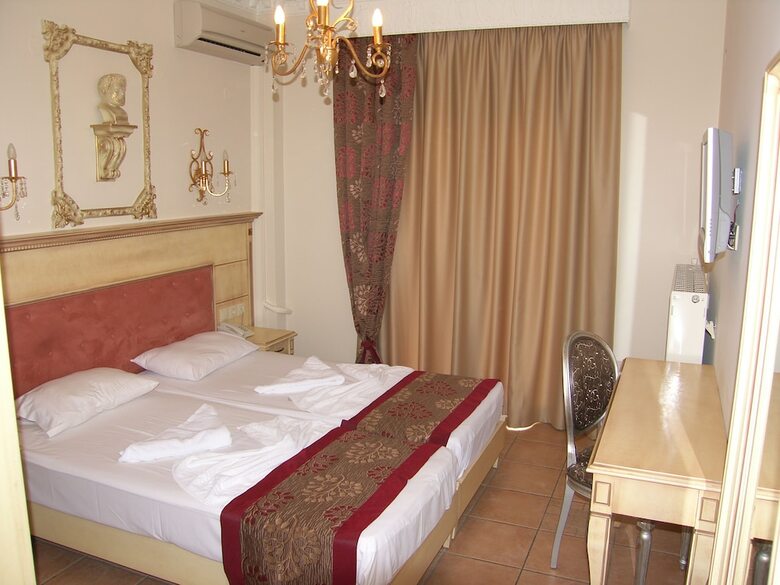 Parthenon Art Hotel