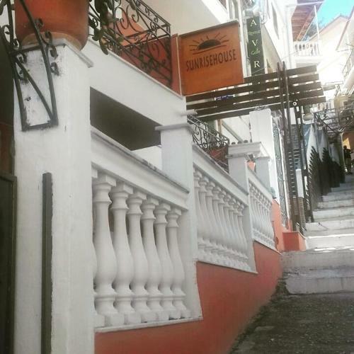 Hostal Sunrise House