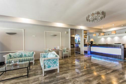 Silver Bay Hotel
