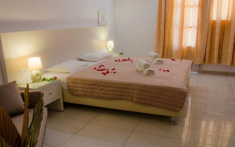 Hostal Polykratis Rooms