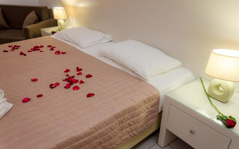 Hostal Polykratis Rooms