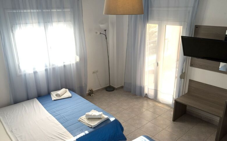 Hostal Polykratis Rooms