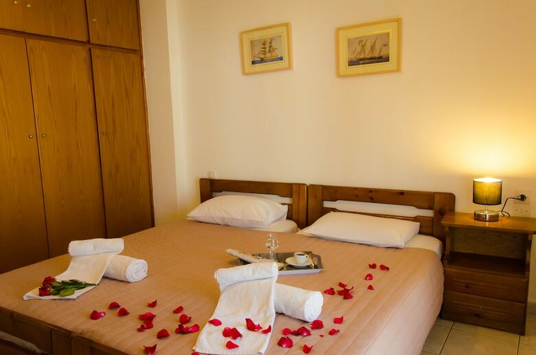 Hostal Polykratis Rooms