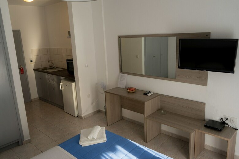Hostal Polykratis Rooms