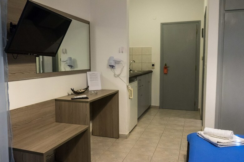 Hostal Polykratis Rooms