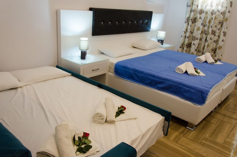 Hostal Polykratis Rooms