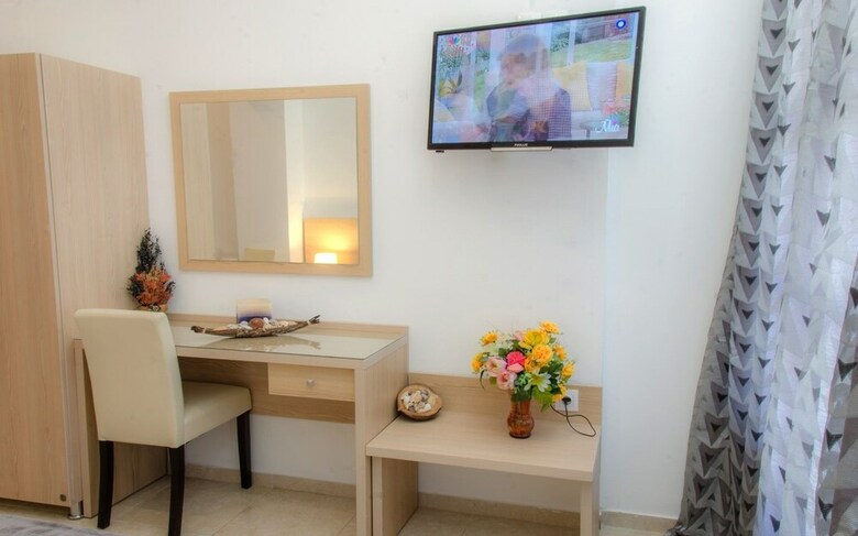Hostal Polykratis Rooms