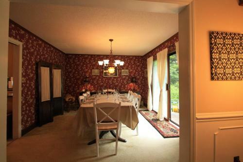 Hickory Manor