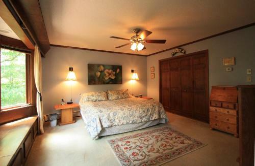 Hickory Manor