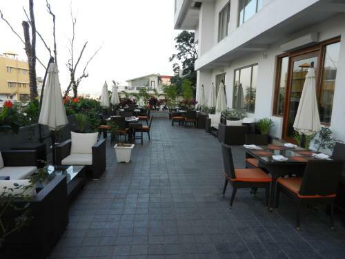 Radisson Blu Plaza Hotel Hyderabad Banjara Hills