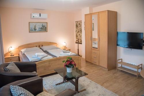 Deluxe Apartments