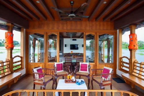Abad Premium House Boat