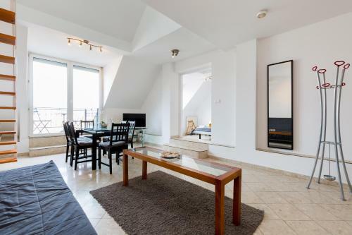 Piano Castle Hill Apartments