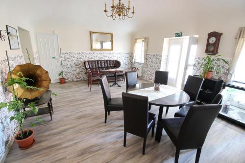 Bed & Breakfast Play Pub �tterem �s Panzi�