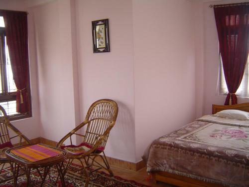 Deki Lodge