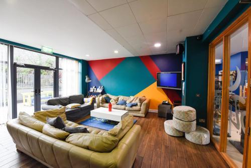 Snoozles Tourist Hostel