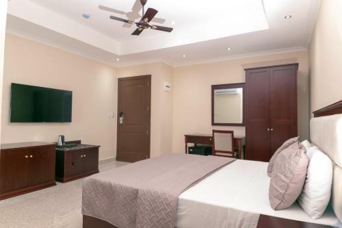Monarch Hotel