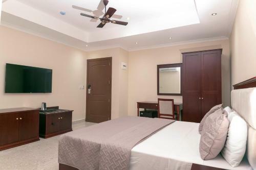 Monarch Hotel