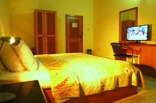 Monarch Hotel