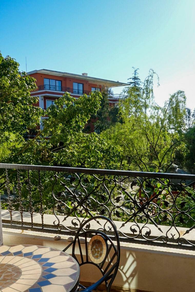 Luxury Dreamland Oasis Apartments