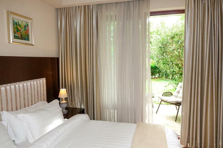Luxury Dreamland Oasis Apartments