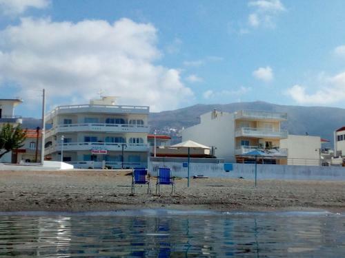 Hostal Neapoli Rooms