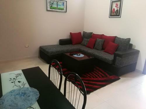 Cozy Dair Ghbar Apartment