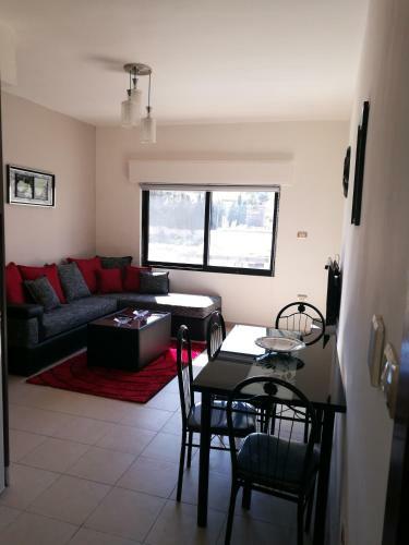 Cozy Dair Ghbar Apartment
