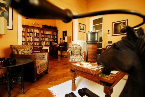 Apartment With Roof Garden