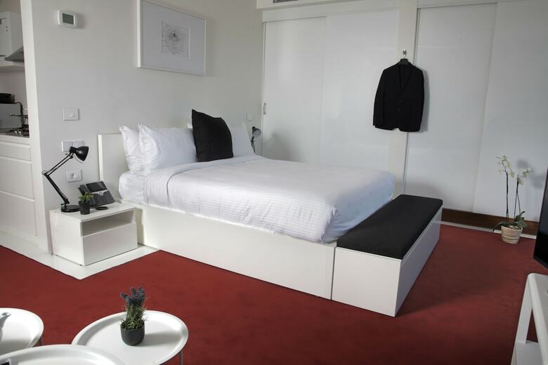 1866 Court & Suites Hotel