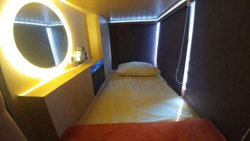 Inap At Capsule Hostel