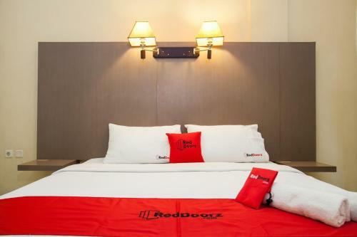 Bed & Breakfast Reddoorz Near Gubeng Station