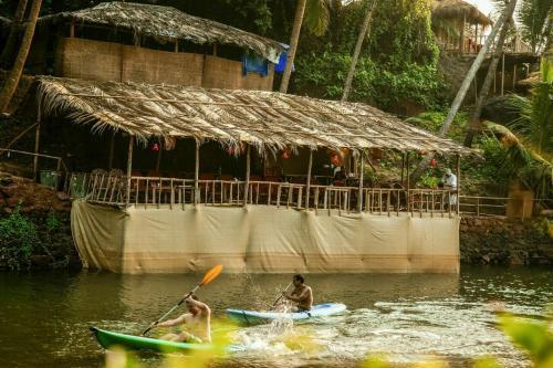 Hotel Krishna Paradise Beach Resort