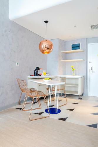 Yello Hotel Harmoni