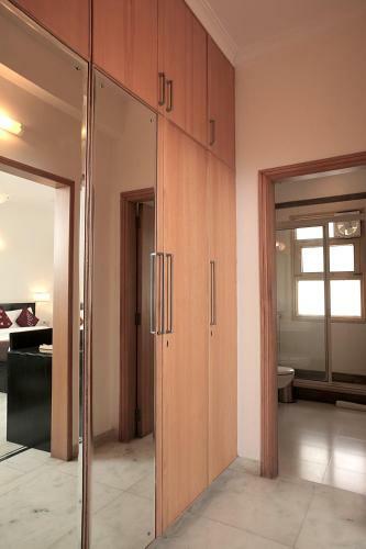 Hostal Ahuja Residency -jcm 55, Dlf Phase -2