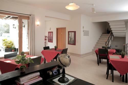 Hostal Ahuja Residency -jcm 55, Dlf Phase -2