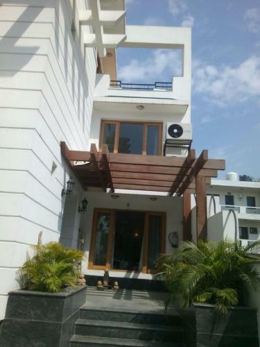 Hostal Ahuja Residency -jcm 55, Dlf Phase -2