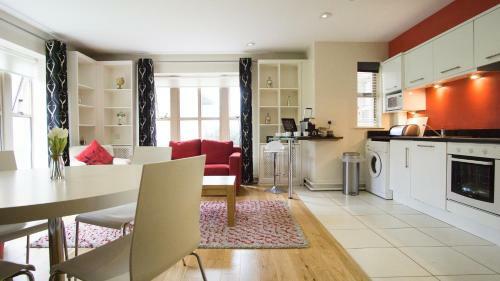 Hostal Brennan Court Guest Accommodation