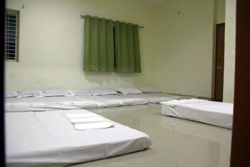 Lodge Suvarna Comforts