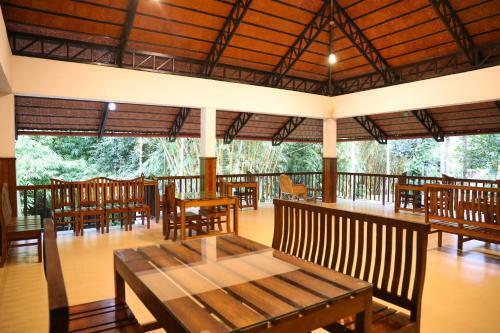 Hotel Bamboo Creek Resort
