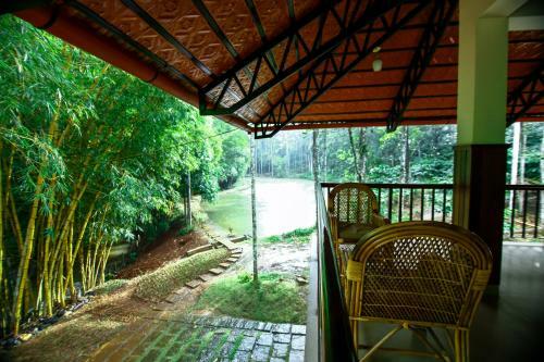 Hotel Bamboo Creek Resort