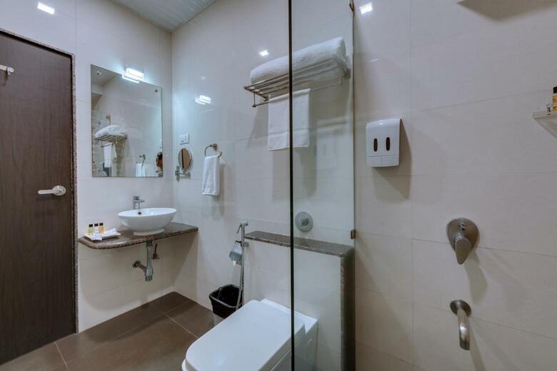 Hotel Vits Sagar Plaza, Pune Chakan