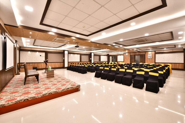 Hotel Vits Sagar Plaza, Pune Chakan