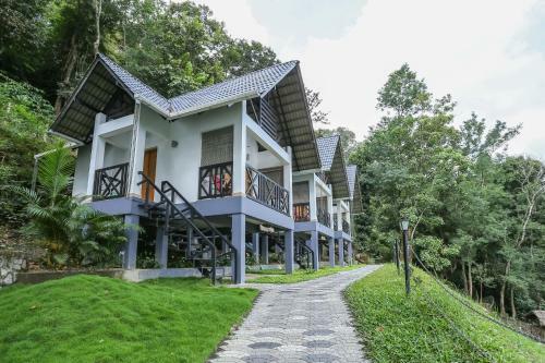 Hotel Woodrose Resort