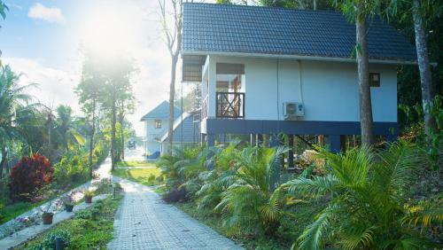 Hotel Woodrose Resort