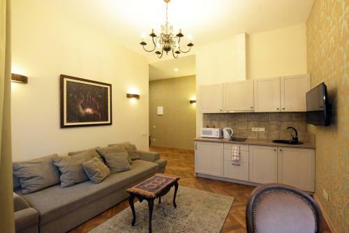 Hostal Kubu Guest House