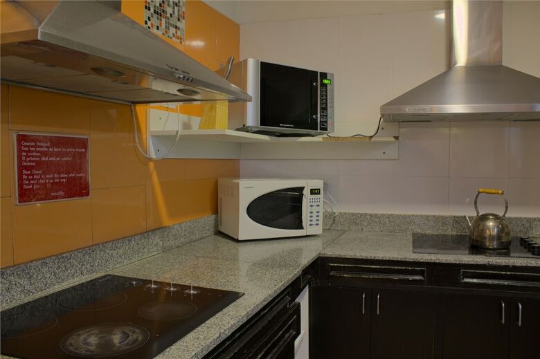 Hostal Florida Suites
