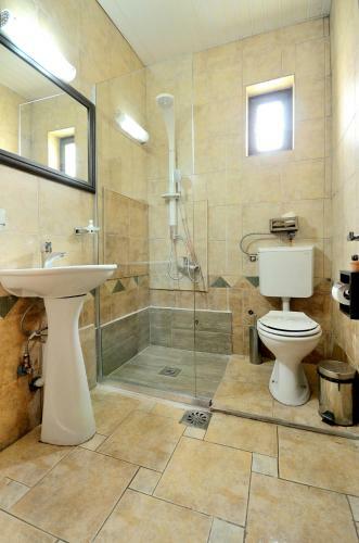 Hotel Shirok Sokak