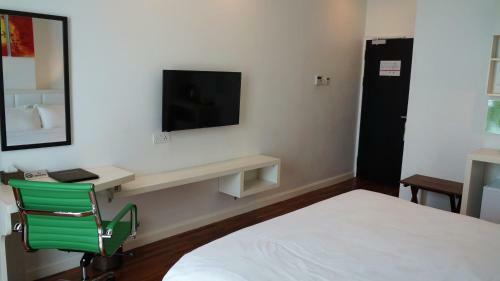 Pine Garden Hotel